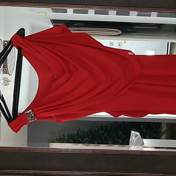Beautiful Red Full length dress with shawl detail size 4 - Picture 4 of 6